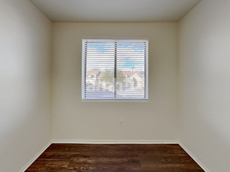 Building Photo - 65 W Camino Rio Cebolla