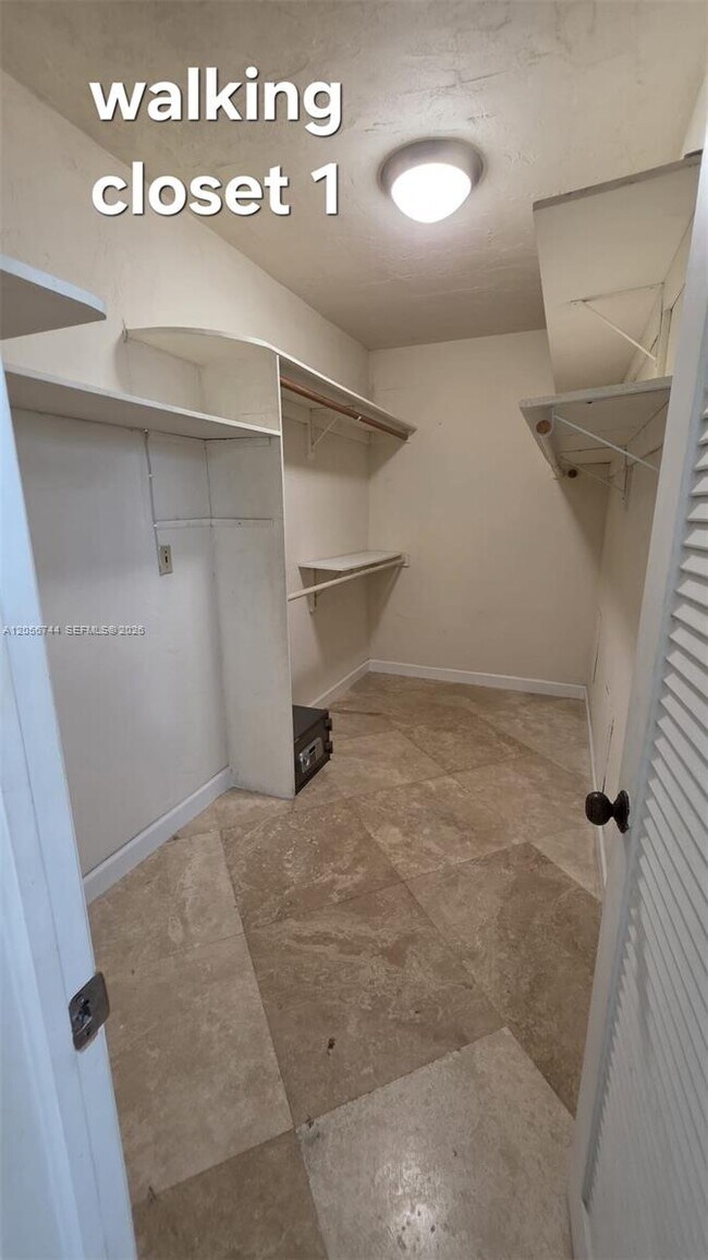 Building Photo - 5825 Collins Ave