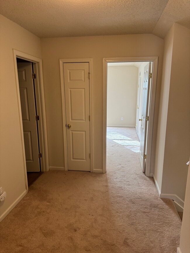 Building Photo - 2205 Lannigan Dr