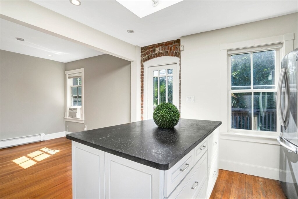 Building Photo - 151 Highland St