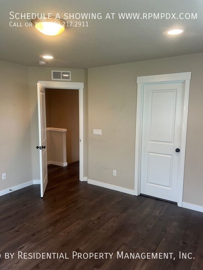 Building Photo - 14075 SW Compass Dr