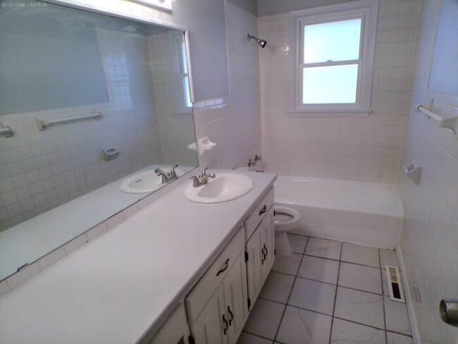 Building Photo - Charming 3 bedrooms and 1 bath brick ranch located on E Erickson Rd in Independence