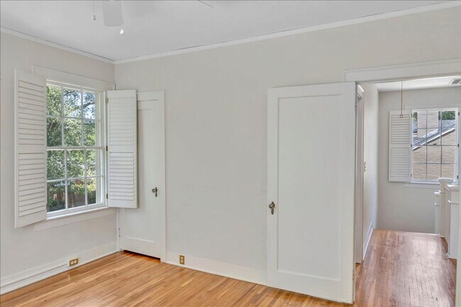 Building Photo - 3551 Overlook Ave