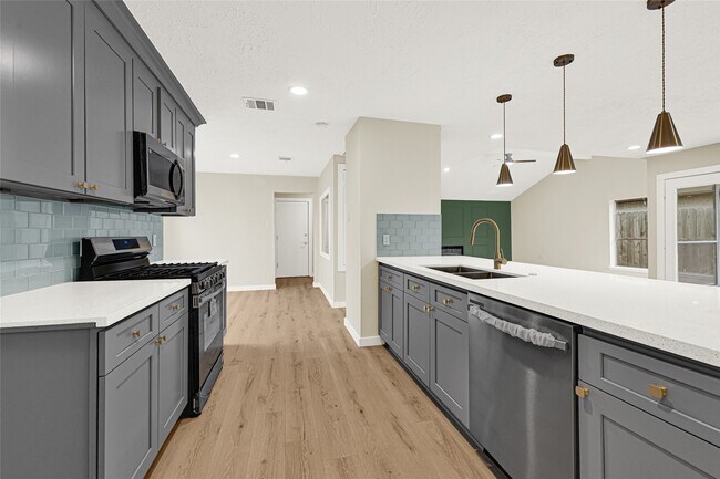 Building Photo - 6507 Paso Del Sol Dr