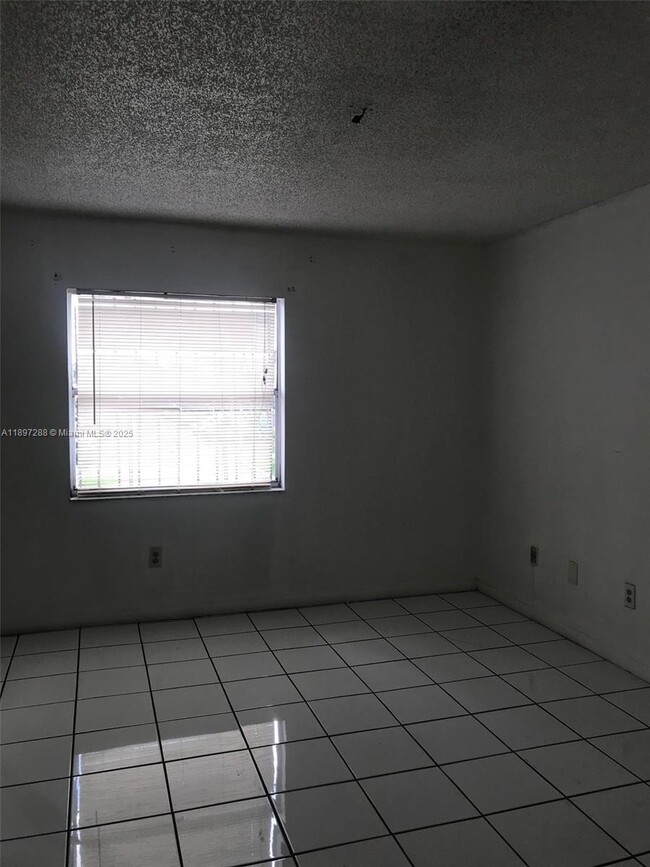 Building Photo - 4140 W 11th Ln