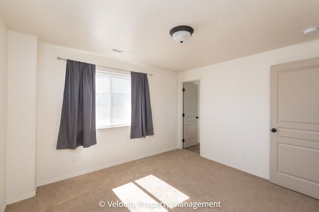 Building Photo - Great Home with Fully Fenced Back Yard.