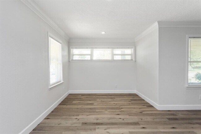 Building Photo - 10825 Willowisp Dr
