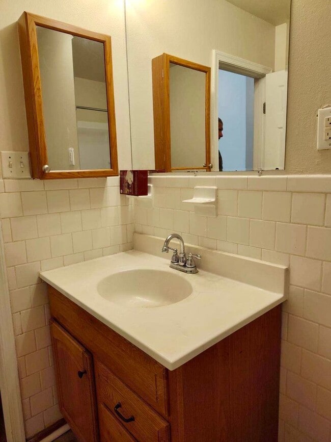 Building Photo - Available 3 Bedroom 1.5 bath Townhouse in Fredericksburg, Stafford County