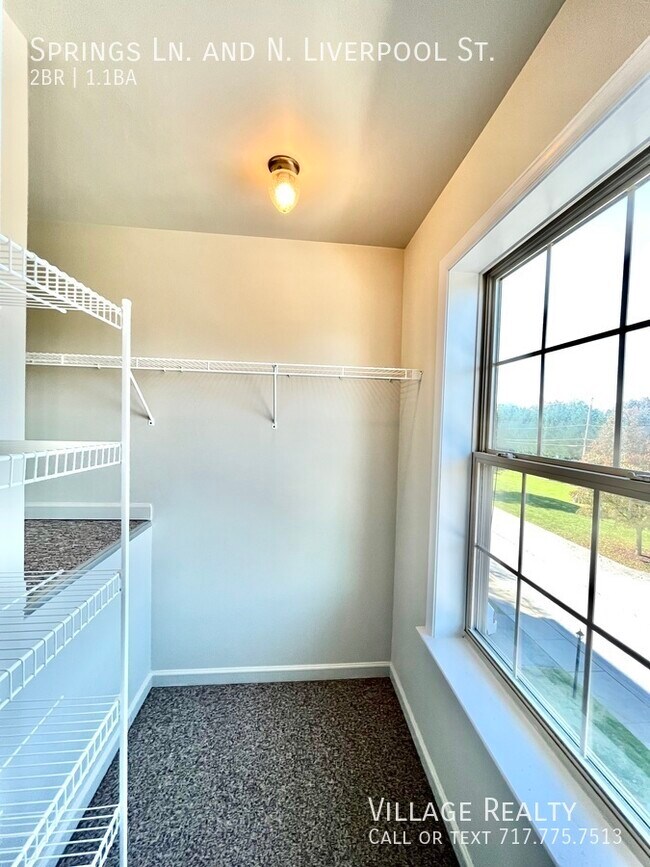 Building Photo - 155 Springs Ln