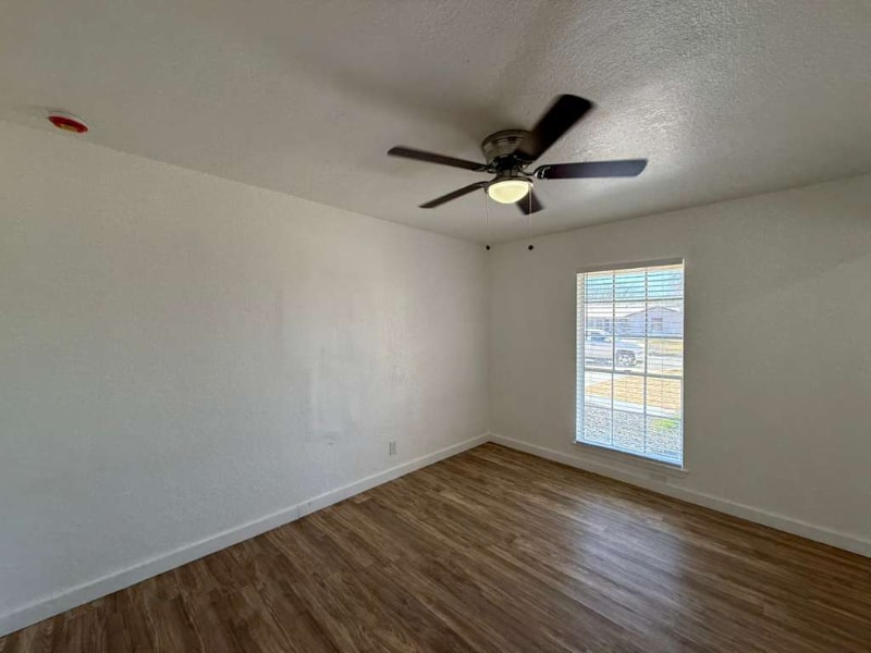 Building Photo - 5419 Lk Grv Dr