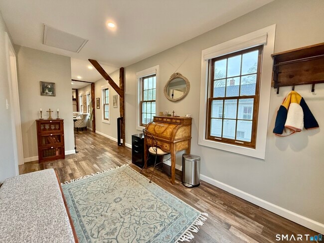 Building Photo - 4 Main St S