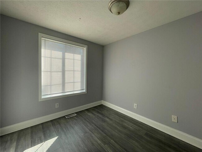 Building Photo - 1001 Traymore Dr