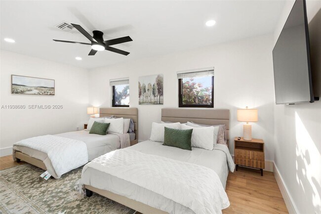 Building Photo - 3540 NE 28th Ave