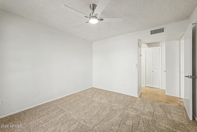 Building Photo - 10610 S 48th St