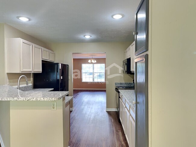 Building Photo - 545 Foxglove Ct