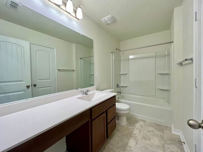 Building Photo - 3 Bedroom/2 Bath Skyview Subdivision
