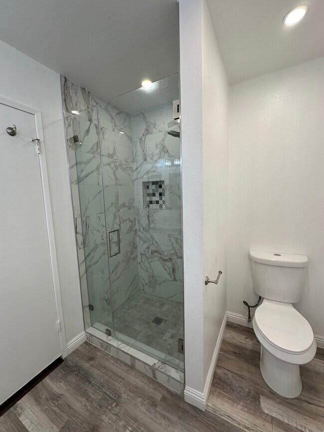 Building Photo - 18550 Hatteras St