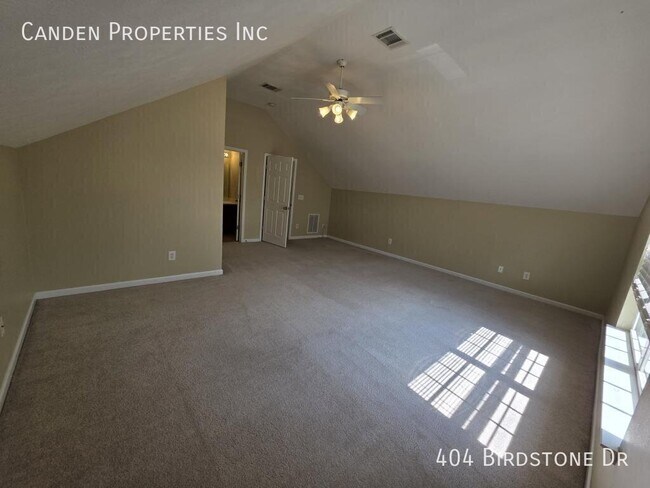 Building Photo - 404 Birdstone Dr
