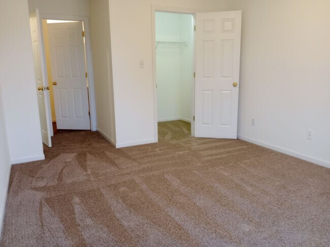 Building Photo - 5005-5007 Carrie Ridge Dr.