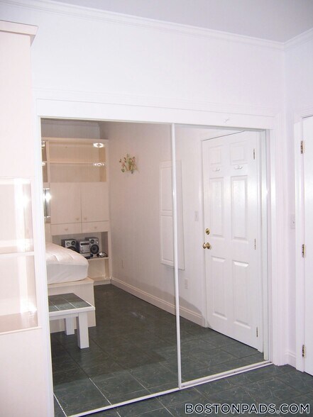 Building Photo - 79 Harvey St