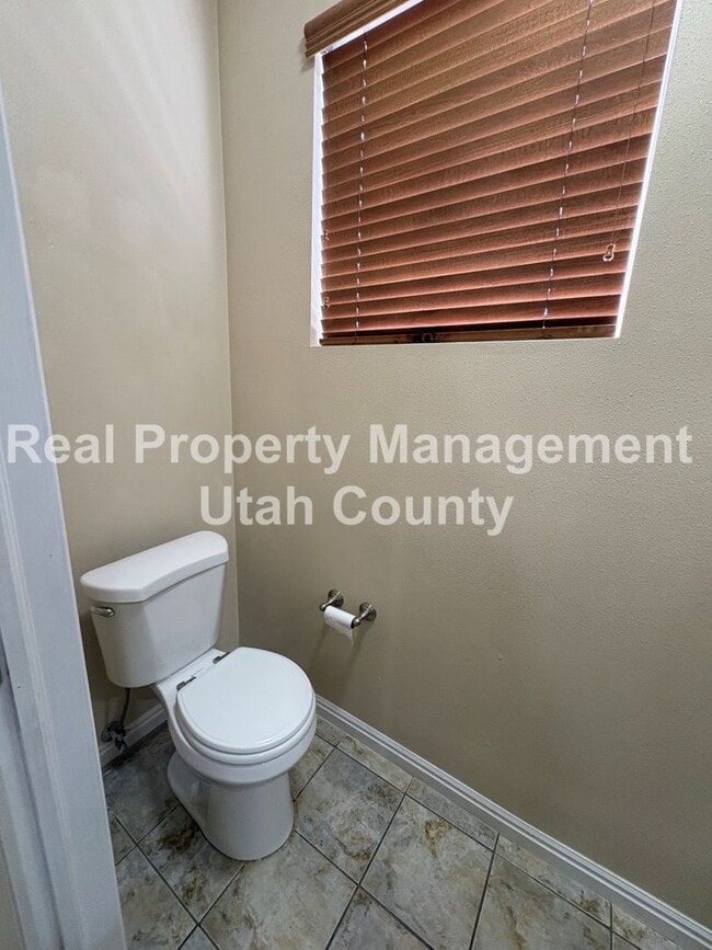 Building Photo - Beautiful townhome in Pleasant Grove