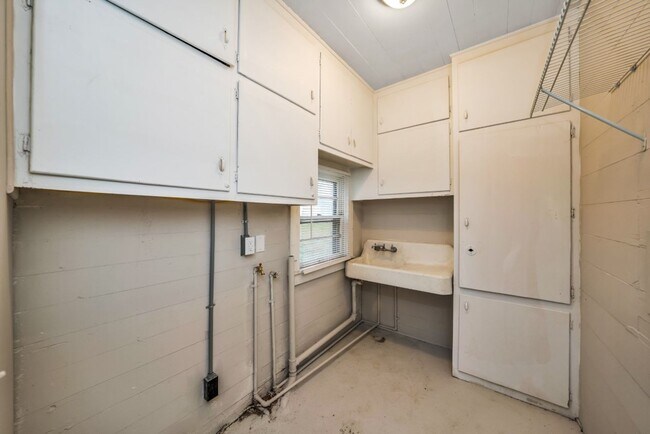 Building Photo - Spacious 2-Bedroom Duplex in Talladega – M...
