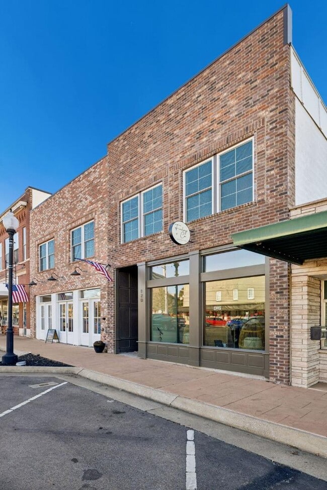 Building Photo - 118 N Main St