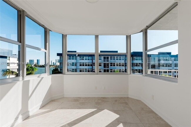 Building Photo - 16565 NE 26th Ave