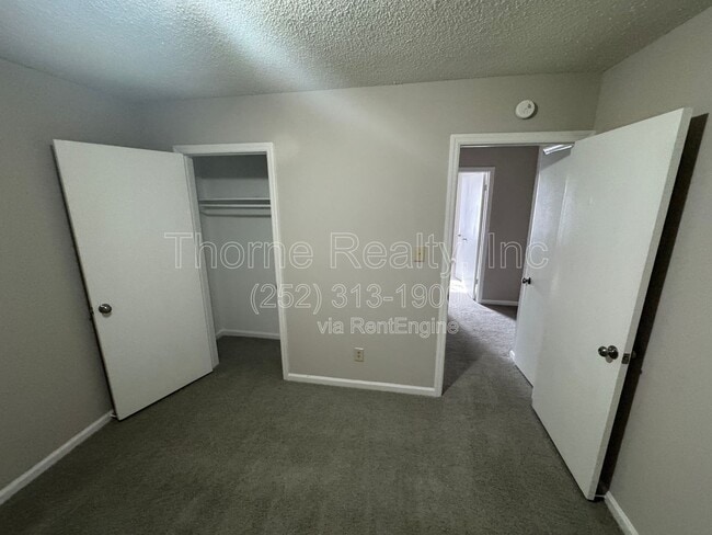 Building Photo - 2257 Sherwood Ave