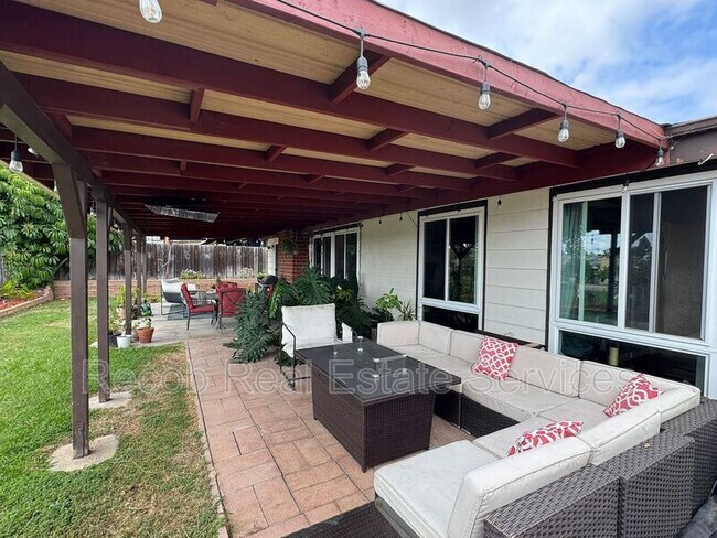 Building Photo - 3452 Lockwood Dr