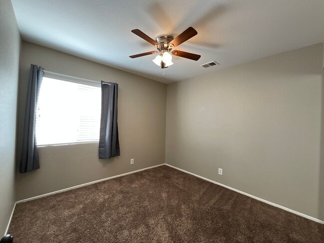 Building Photo - Single story Rosamond Home