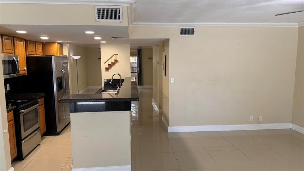 Building Photo - 1114 NW 79th Dr