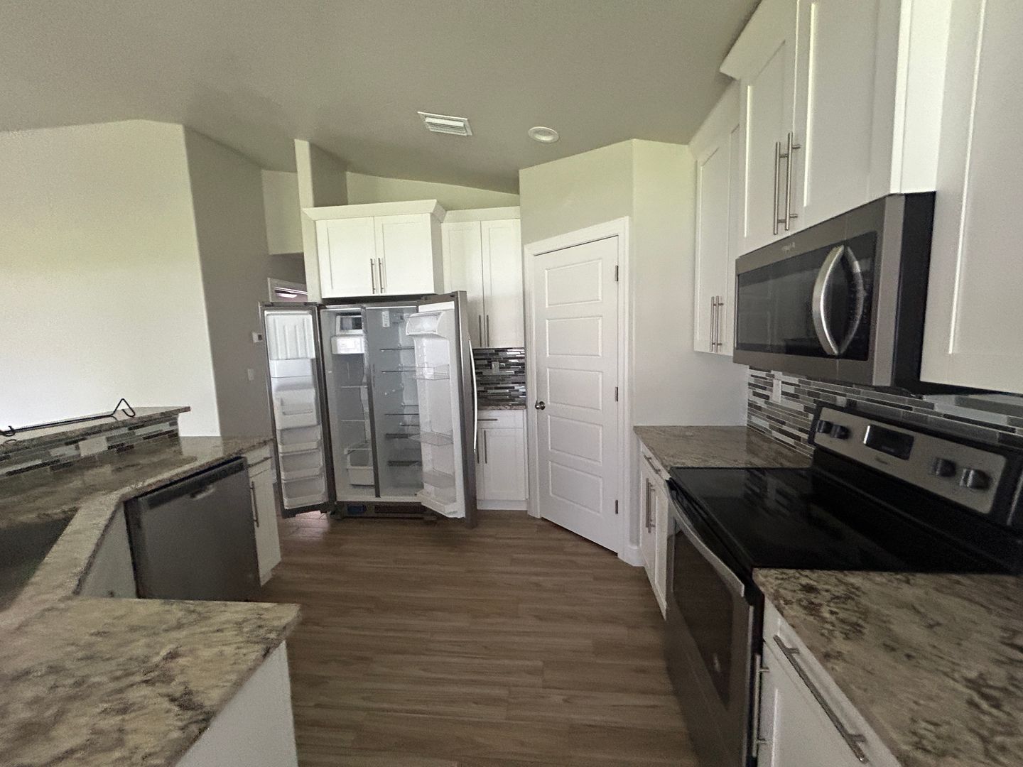 Building Photo - Coming  Soon Stunning  3 bedroom 2 bathroom single family home.