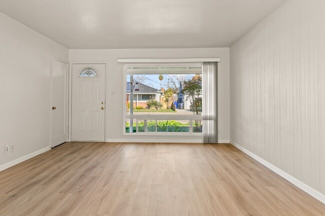 Building Photo - Renovated 3 Bd House in San Lorenzo Village w/ Large Yard Near Schools