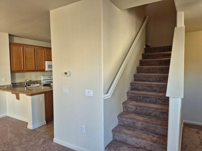 Building Photo - Adorable 3 bedroom 2.5 bath Home