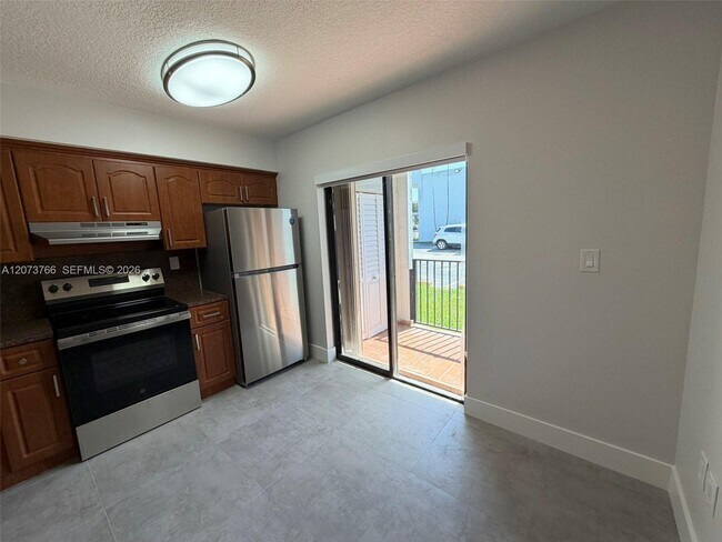 Building Photo - 1360 W 41st St