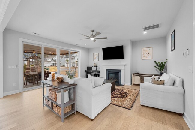 Building Photo - Exquisite 4 Bedroom/4 bath home in the Wyn...