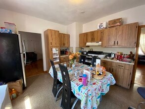 Building Photo - 9 Starbird St