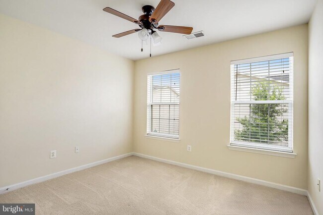 Building Photo - 23210 Roberts Tavern Dr