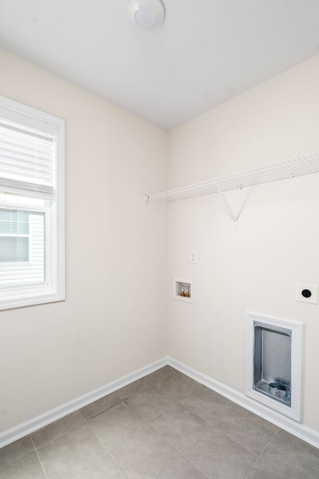 Building Photo - 755 Justify Lp