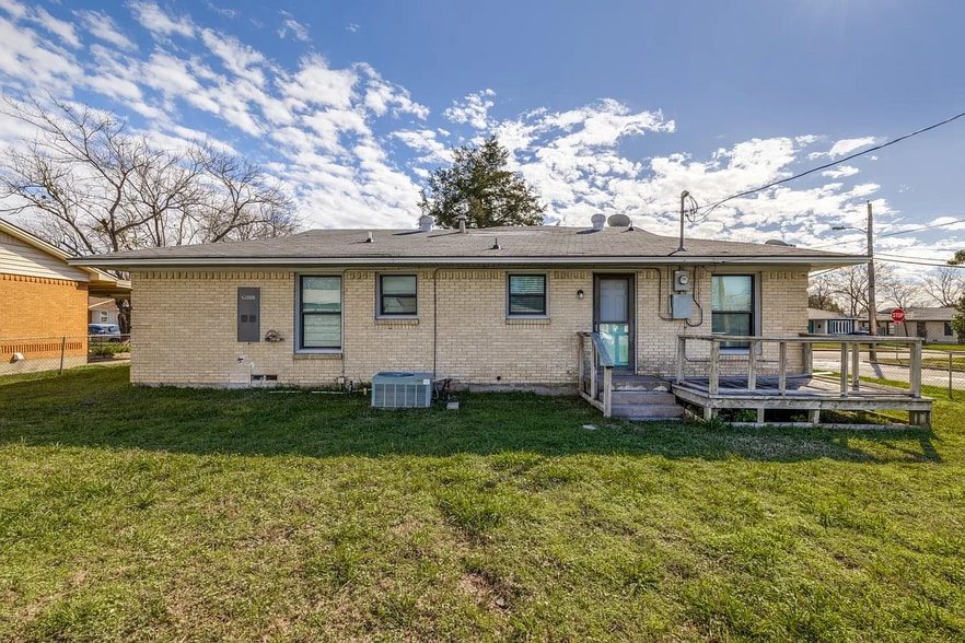 Building Photo - 1501 Ridgeview St