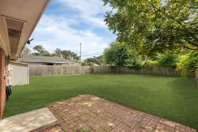 Building Photo - 2007 Wakefield Dr