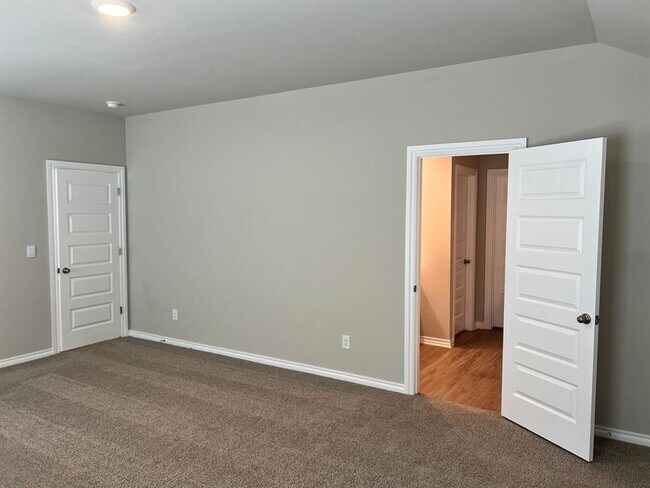 Building Photo - 2908 Firefly Dr
