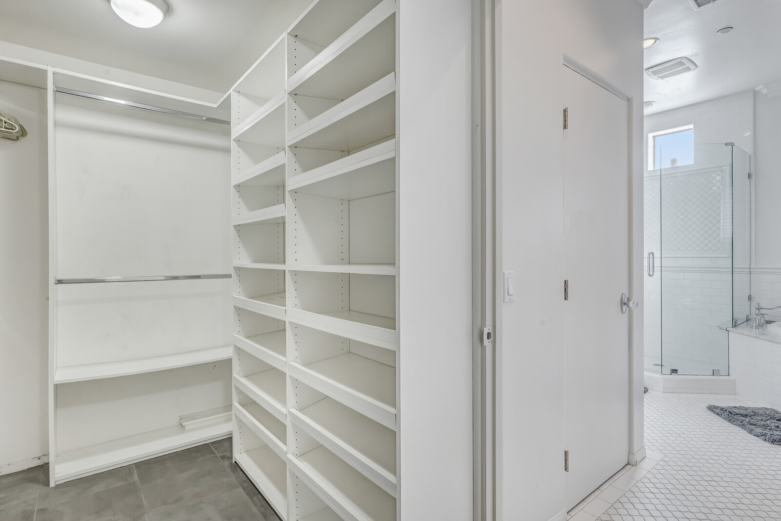 Building Photo - 145 W Hawthorn St