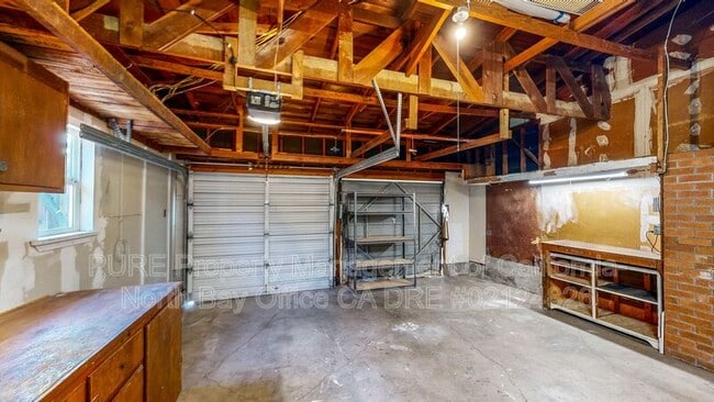 Building Photo - 652 Corlano Ave