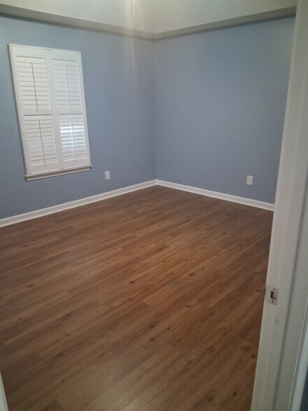 Building Photo - 606 Independence Ct