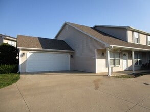 Building Photo - 1725-1727-1727 Louise Cir