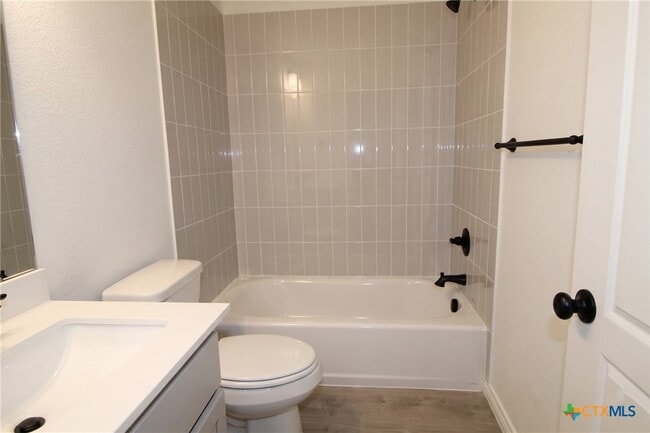 Building Photo - 921 Ashwood Dr