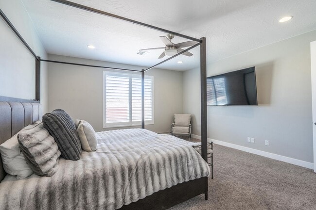 Building Photo - Stunning 5 Bed, 3 Bath Home with a 3 Car Garage