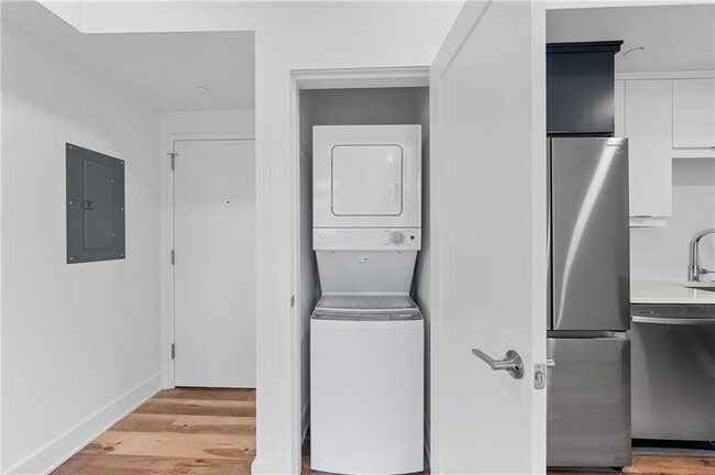 Building Photo - 2909 Peachtree Rd NE